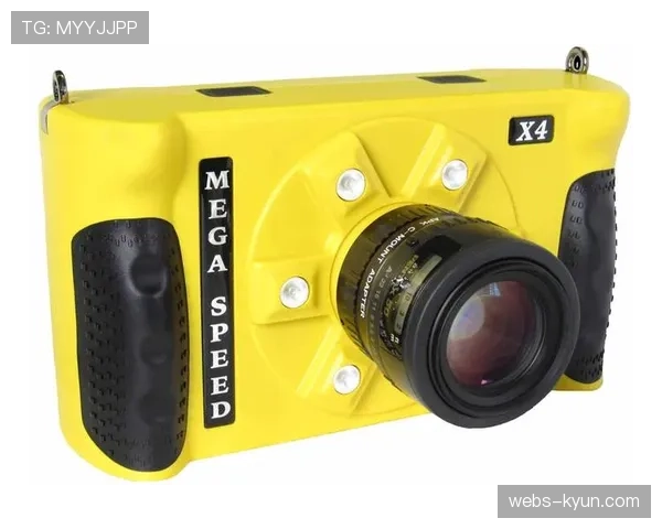 特写:大雨中,高速摄像机镜头上那一抹自动清洁涂层是如何工作的