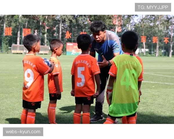 狼队宣布与一家可穿戴设备厂商合作，为社区青少年足球训练营提供技术支持